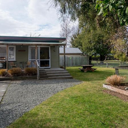 Accommodation Fiordland The Bach - One Bedroom Cottage At 226B Milford Road Te Anau Eksteriør bilde