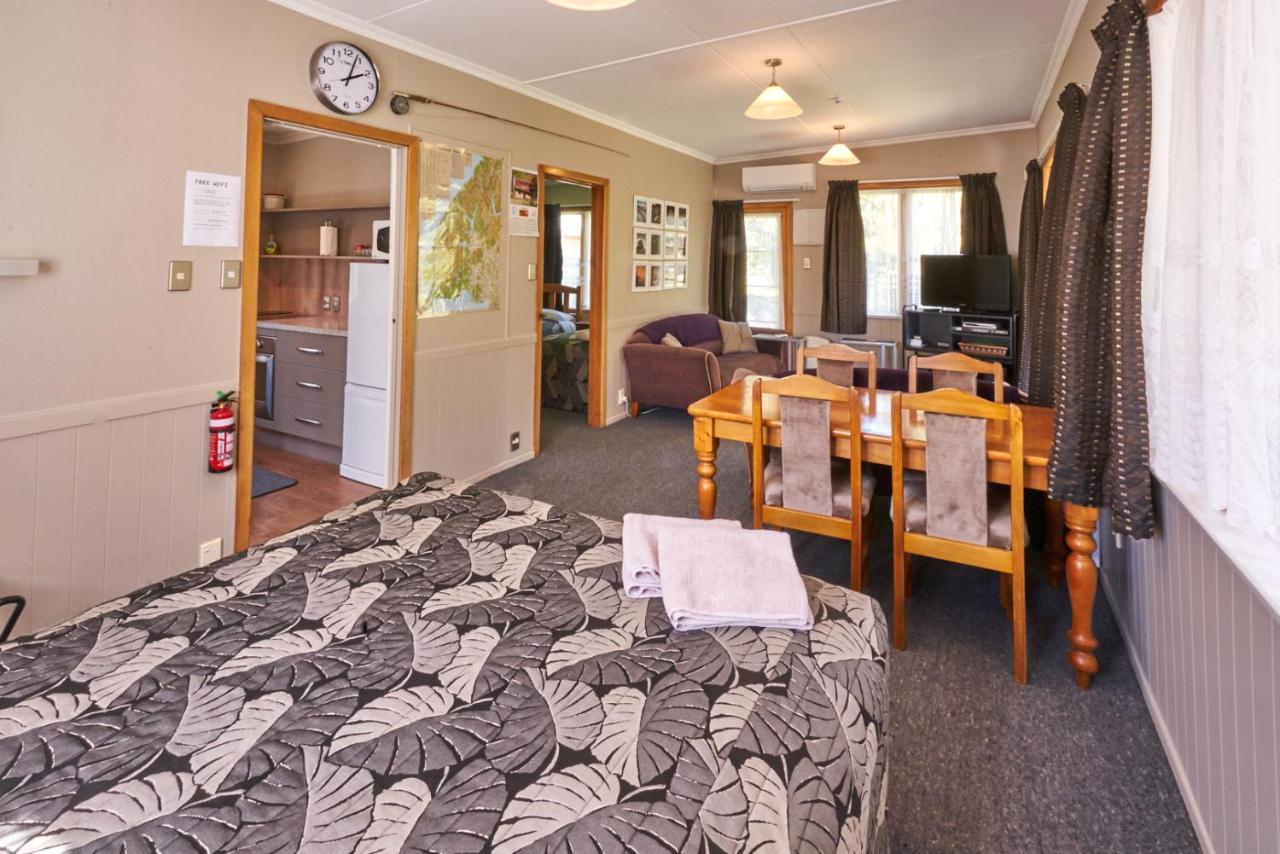 Accommodation Fiordland The Bach - One Bedroom Cottage At 226B Milford Road Te Anau Eksteriør bilde