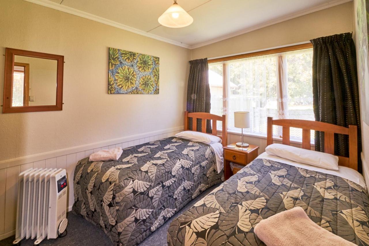 Accommodation Fiordland The Bach - One Bedroom Cottage At 226B Milford Road Te Anau Eksteriør bilde